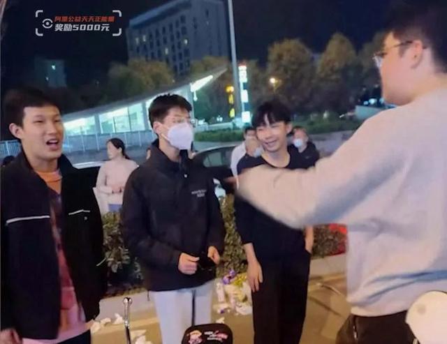 僵尸高校3 相关产品