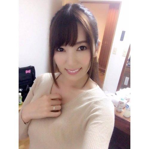 他悄悄溜进她的私信里 产品图片