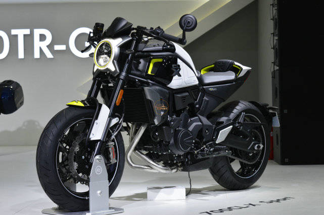 凋零在春天 相关产品