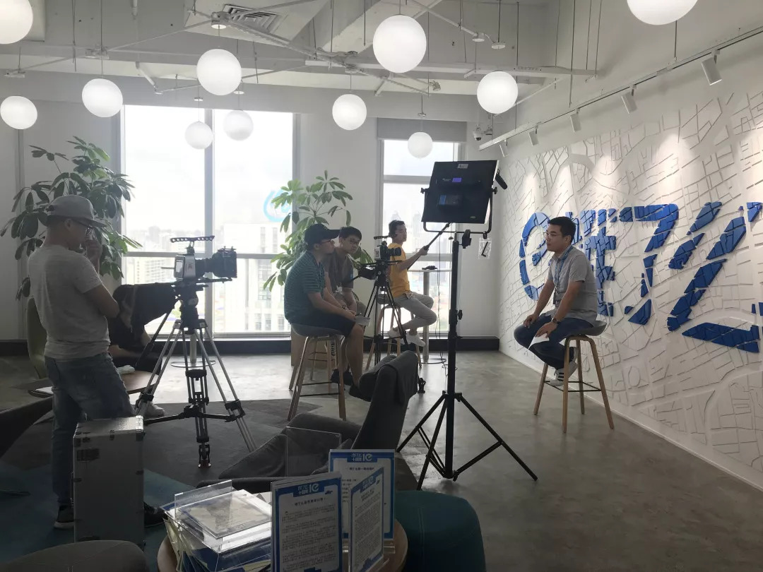 伦敦一家人 相关产品